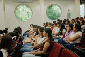 Imparte UdeC microcharlas de artes_c