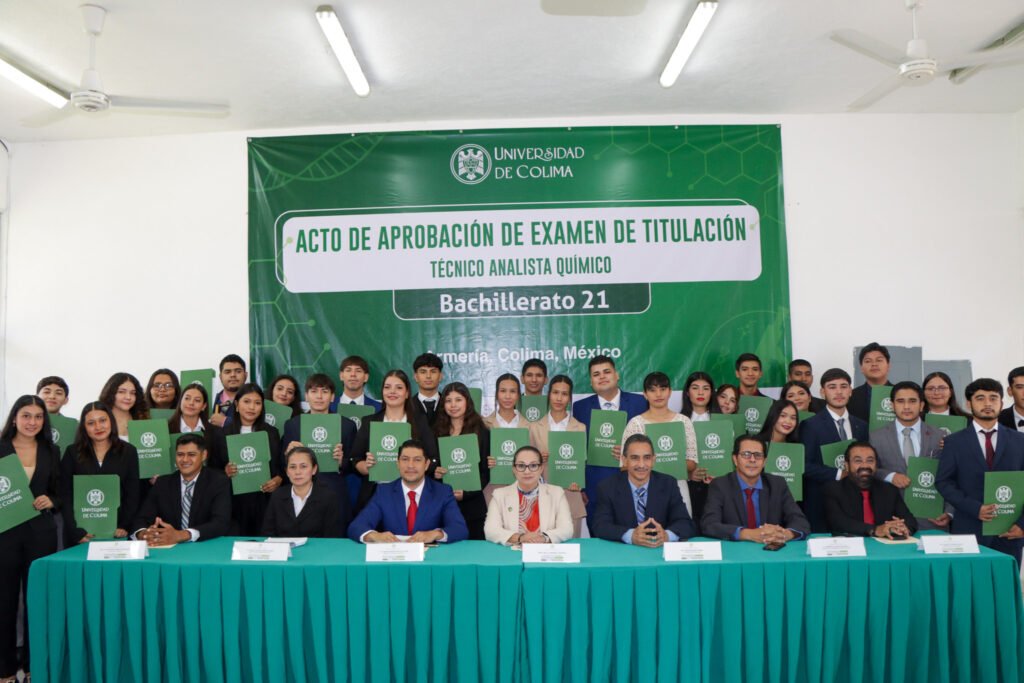 Titula UdeC a 31 Técnicos Analistas Químicos del Bachillerato 21 de Armería