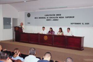 Capacitan a universitarios sobre detalles de becas Benito Juárez_Susana