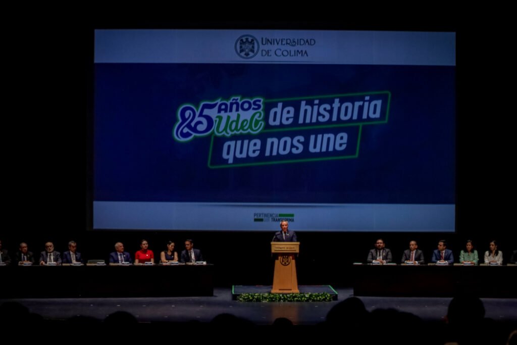 Celebran 85 años de la Universidad de Colima_b