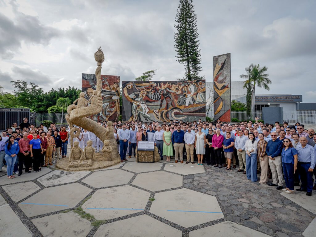 Develan escultura La trayectoria del conocimiento_b