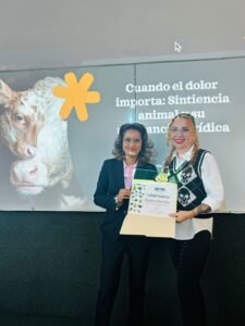 Egresada de maestría en Bioética imparte clase en Universidad Westhill_Nancy