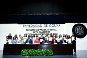 Entregan certificado a 101 egresados de Trabajo Social_ h