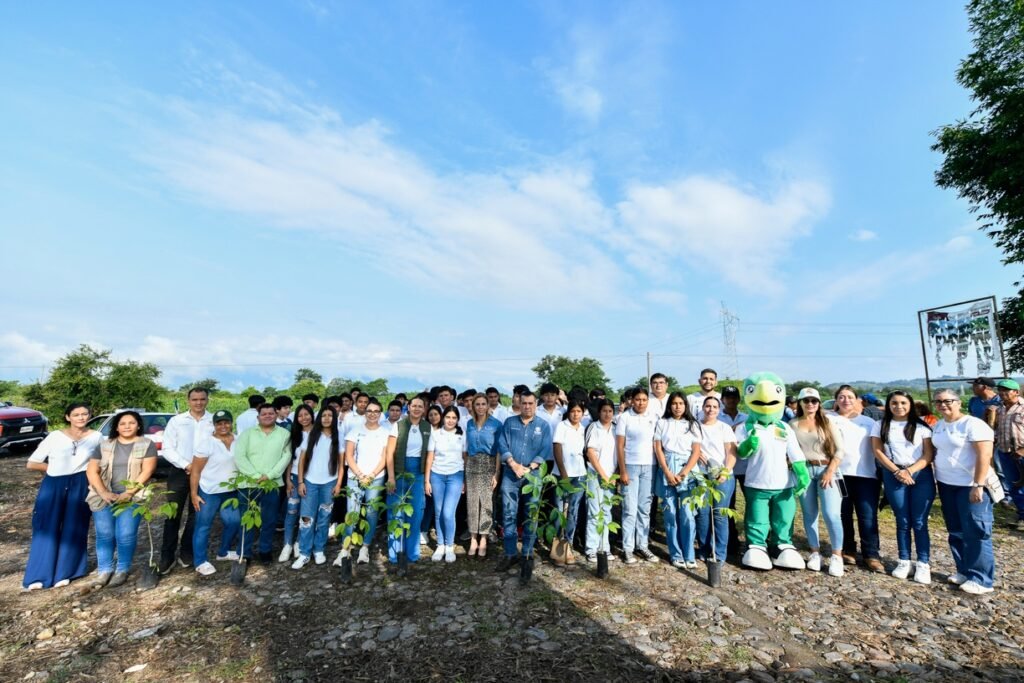 Estudiantes del Bachillerato 32 dan un respiro al medio ambiente_f