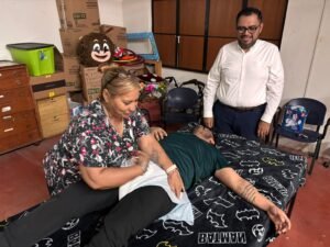 FEUC y Colegio de Médicos capacitan a cuidadores de adultos mayores_d