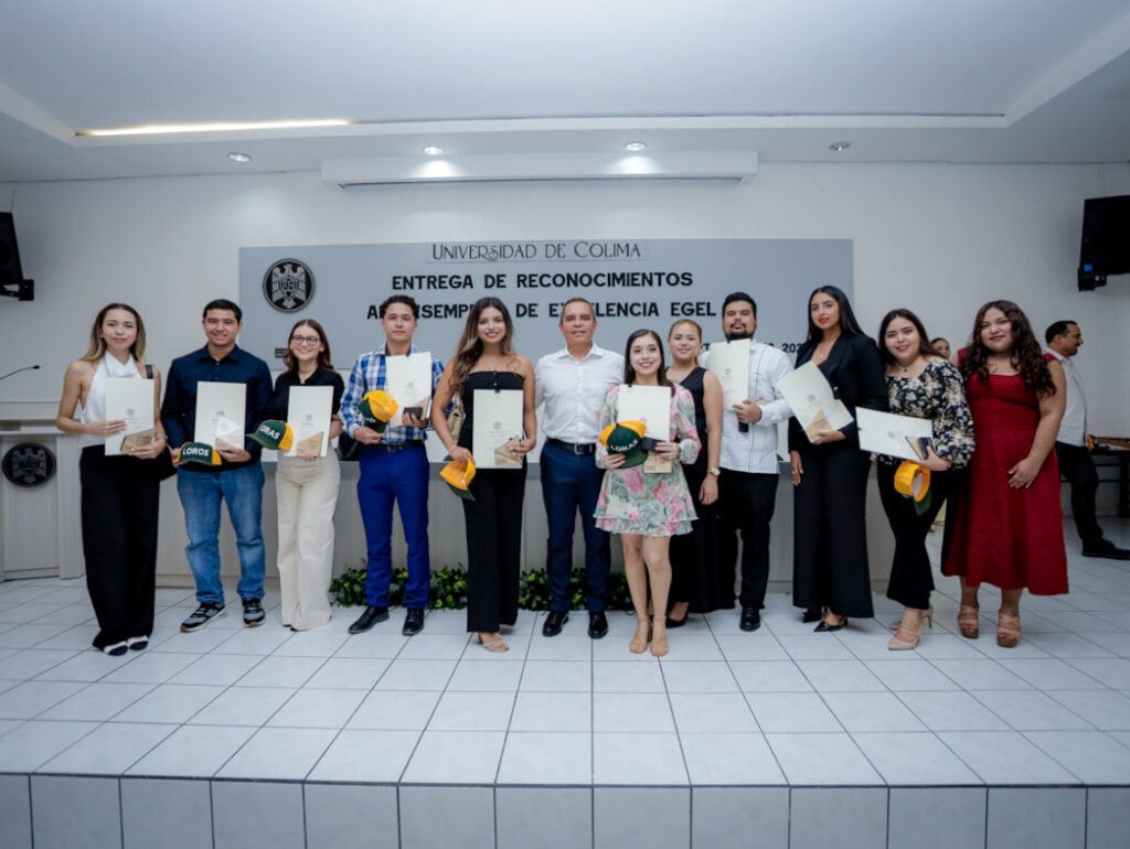 Reconocen a 74 egresados de la UdeC con premio a la Excelencia EGEL_i