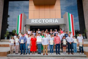 Reconocen a ganadores de concursos de conocimientos de prepa 2025