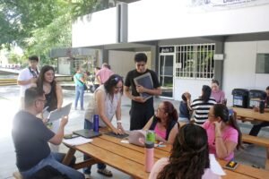 Talleres de Divulgación en la Facultad de Lenguas_a