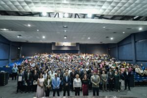 Concluyen estudios 125 expertos en tecnologías de internet y de información_d