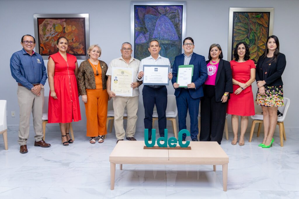 Entrega Rector Títulos de Doble Grado_a