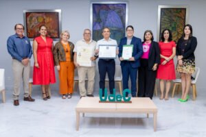 Entrega Rector Títulos de Doble Grado_a