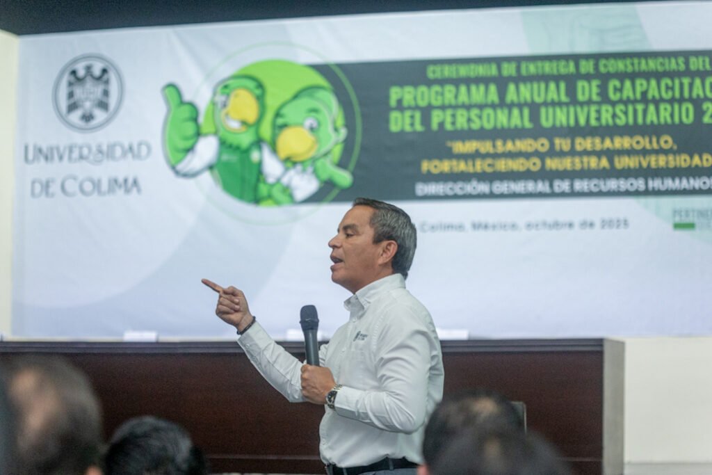 Entrega de constancias del Programa de Capacitación Anual_Conferencia_b