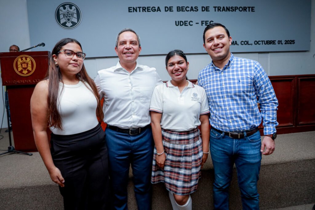 Entregan FEC y UdeC 300 becas de transporte_b