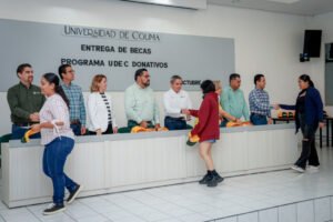 Entregan becas del programa “UdeC Donativos” a 180 estudiantes_f