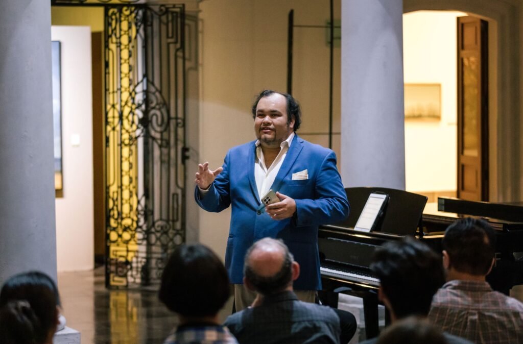 Narra y canta el barítono mexicano José Valdepeña orígenes del canto_a