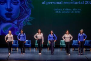 Reconocen al personal secretarial de la UdeC_Uniformes