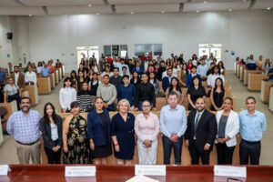 Se titulan 63 egresados del Bachillerato 20, en Tecomán_a