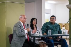 Sergio Chapela presenta su poemario Espuma de mar