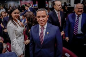 Asiste rector a cuarto informe de gobierno_a