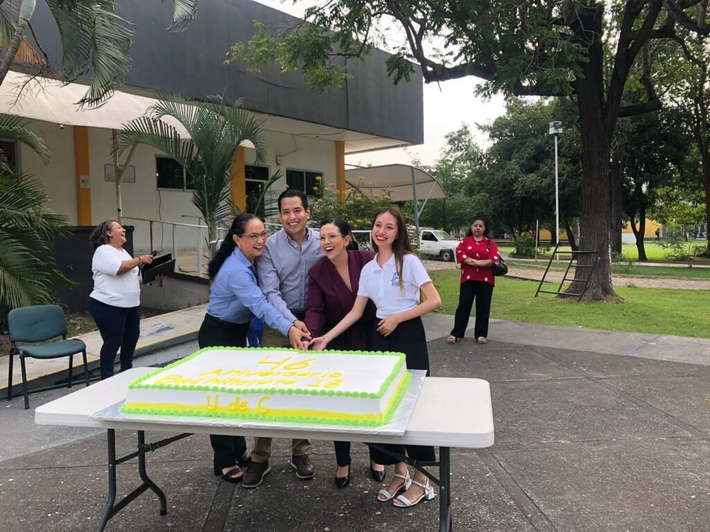 Celebra Bachillerato 18 sus 46 años de vida_c