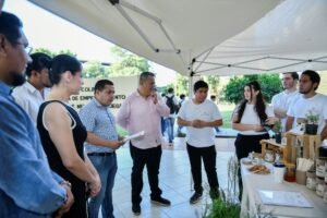 Muestran estudiantes FCA proyectos de emprendimiento