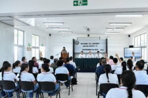 Rector asiste a informes de labores de bachilleratos 13 y 22_BACH 13