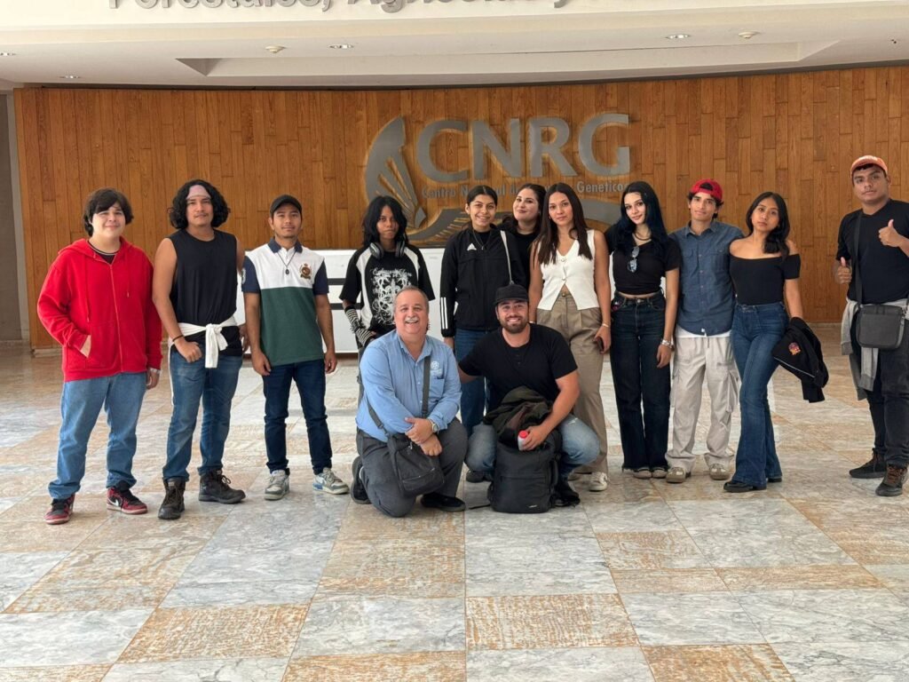 Visitan estudiantes UdeC Centro Nacional de Recursos Genéticos