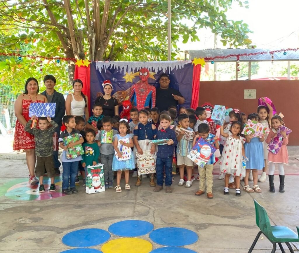 Practican empatía estudiantes del Bach 31, en Cofradía de Juárez_d