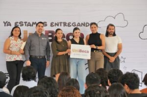 Unibecas beneficia a 348 manzanillenses que estudian fuera del mpio_a