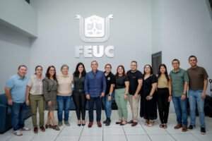 Encuentro del rector con integrantes de la FEUC_h