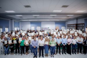 Entrega de Constancias de Escuelas para Padres y Madres_a