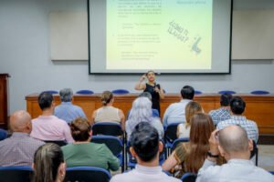 Funcionarios UdeC asisten a curso Orientar y acompañar_a