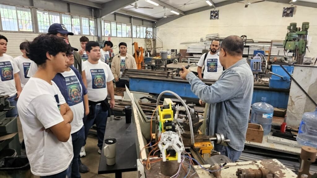 Makers del futuro visitan talleres y laboratorios de la FIME_d