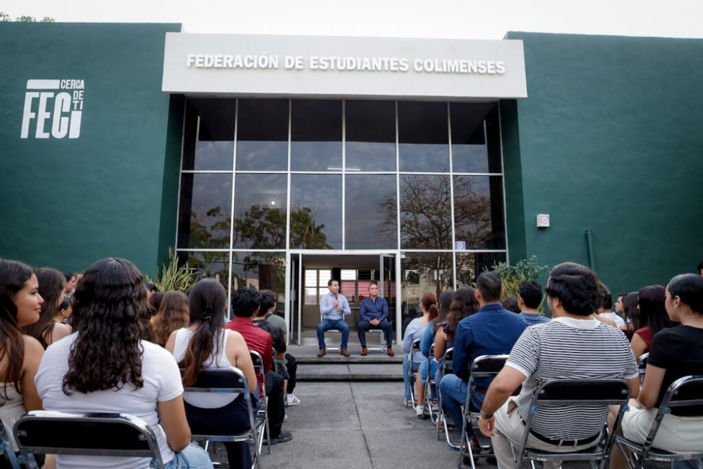 Rector participa en encuentro con jóvenes de la FEC