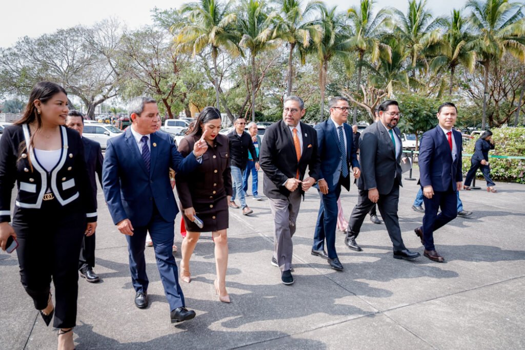 Entrevista con actores políticos y públicos sobre 5 informe UdeC