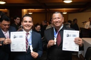 Reconocen con el galardón “Ángel Fernández” a cronistas de la UdeC