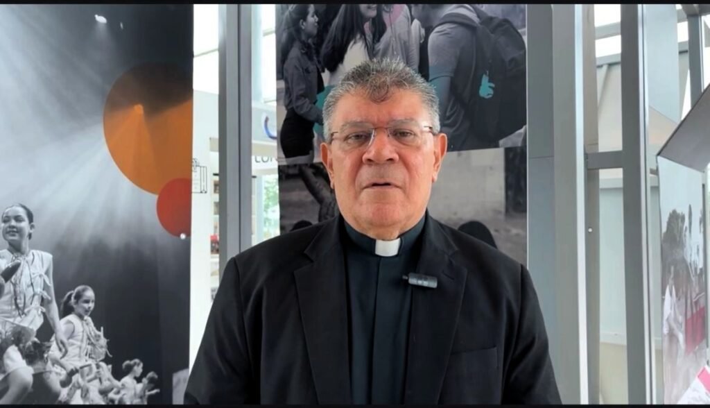 Universidad de Colima, formdora de valores_Padre Hueso