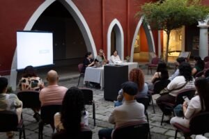 Conversatorio de escultura textil con Lulú Osnaya_a