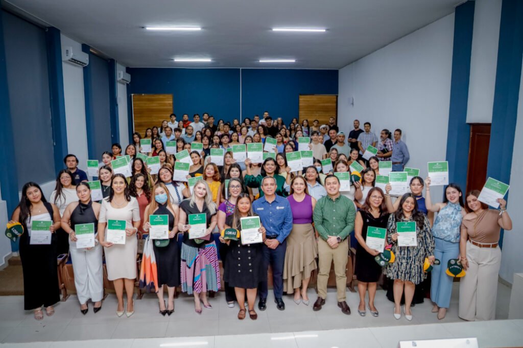 Egresan 40 mujeres estudiantes de la Escuela de Formación Política_Oficial