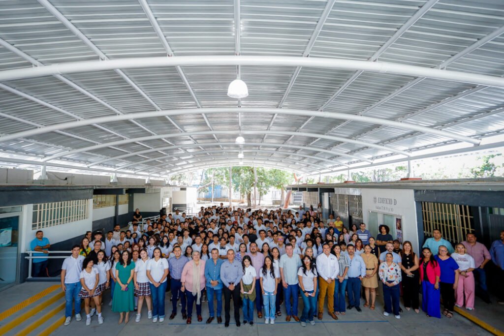 Entrega rector UdeC nuevo domo metálico en campus Villa de Álvarez_g