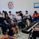 Exploran Inteligencia Artificial y música estudiantes del Bachillerato 18, en Coquimatlán