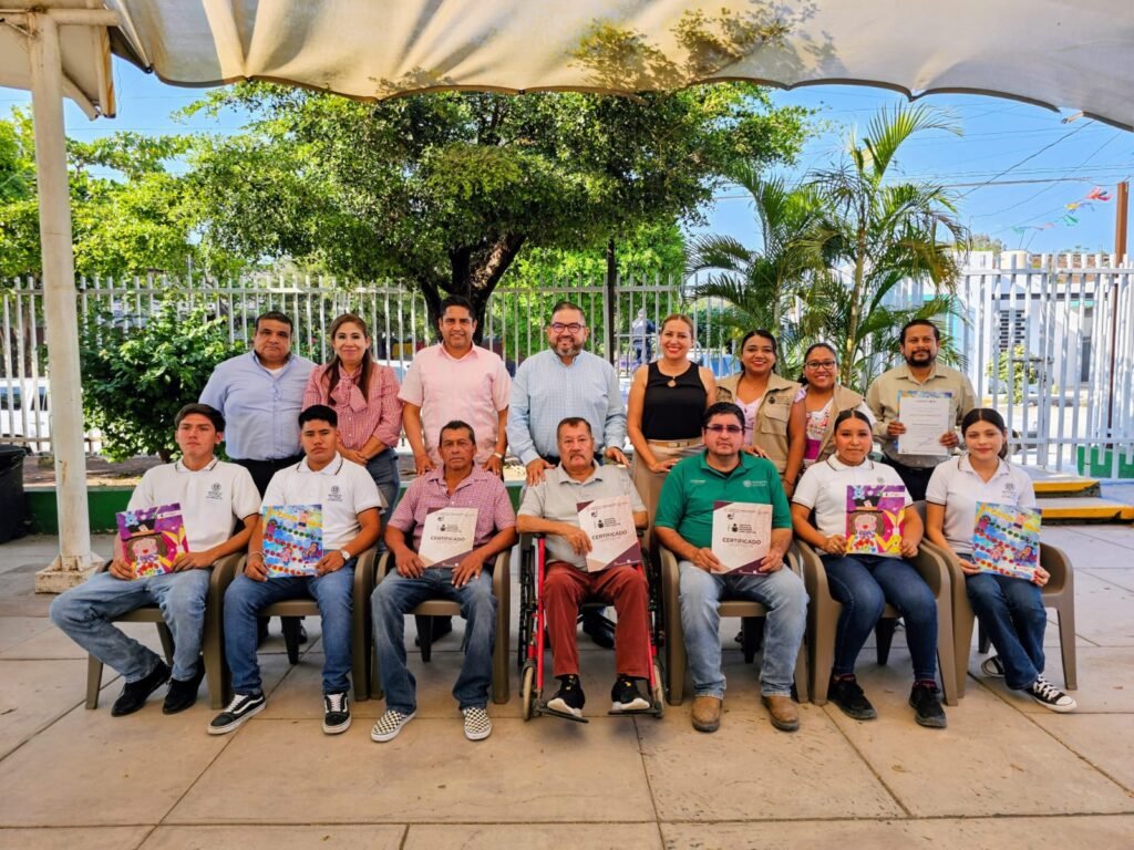 IEEA y UdeC entregan certificados de primaria y secundaria_d