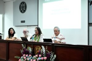 Panel sobre Pedagogía crítica de la educación ambiental_Abarca, Javier, moderadora y Armando