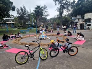 Presentanla obra teatral A.SENTIR, en El Naranjal