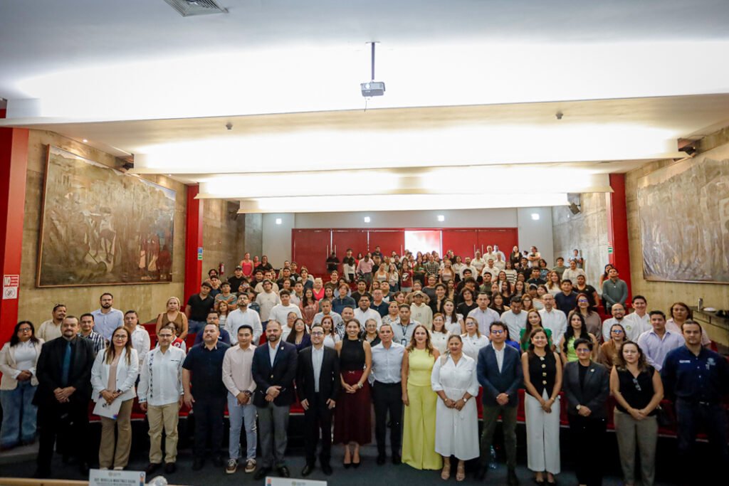 Rector UdeC asiste a conversatorio sobre derechos Humanos_a