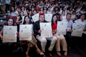 Universidad de Colima entregó 246 títulos y grados académicos_b