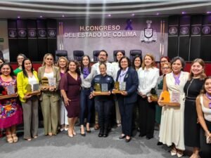 Universitarias reconocidas por el congreso_a