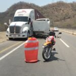 Choque de unidades de carga obstruye carril cerca del puente Tepalcates en la autopista Manzanillo-Colima, previene UEPC