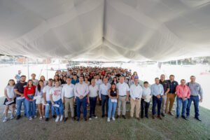 Entregan 200 becas Coca Cola Colima, edición 49_e