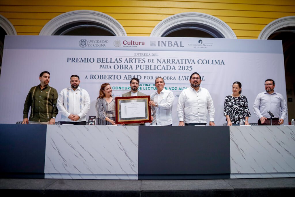 Entregan UdeC e INBAL Premio Narrativa Colima 2025 a Roberto Abad_a